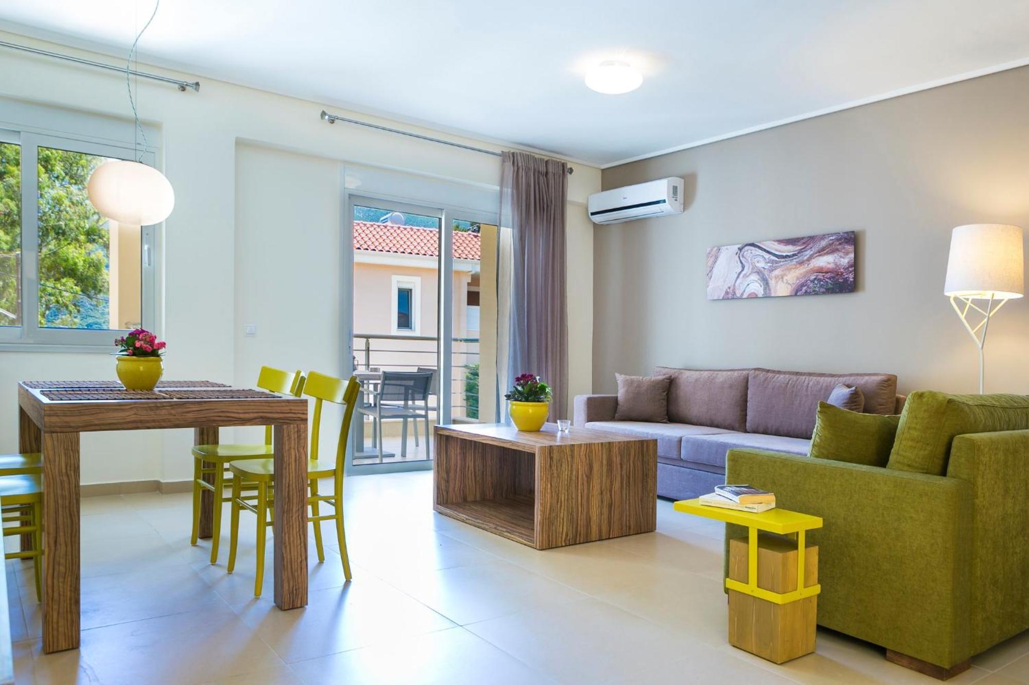 Meliti Waterfront Suites Karavomylos Eksteriør bilde