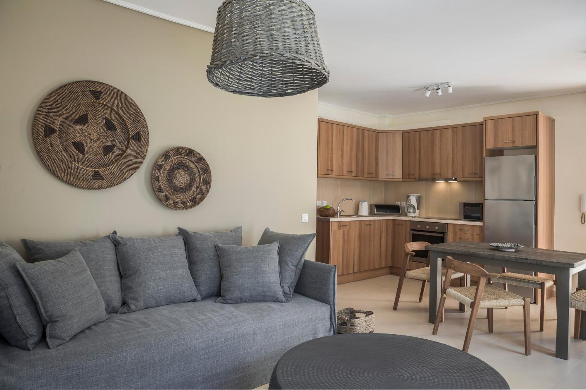 Meliti Waterfront Suites Karavomylos Eksteriør bilde