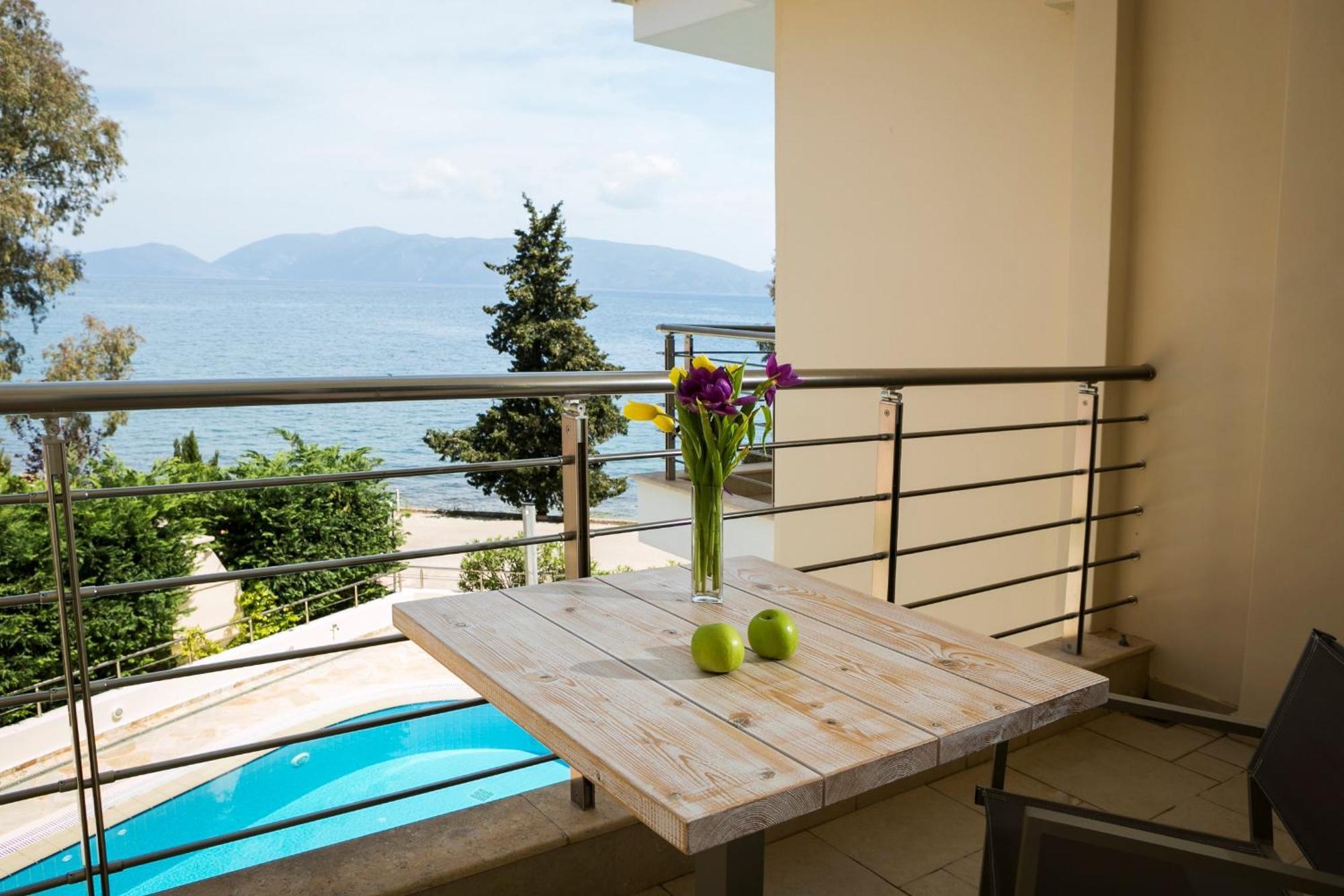 Meliti Waterfront Suites Karavomylos Eksteriør bilde