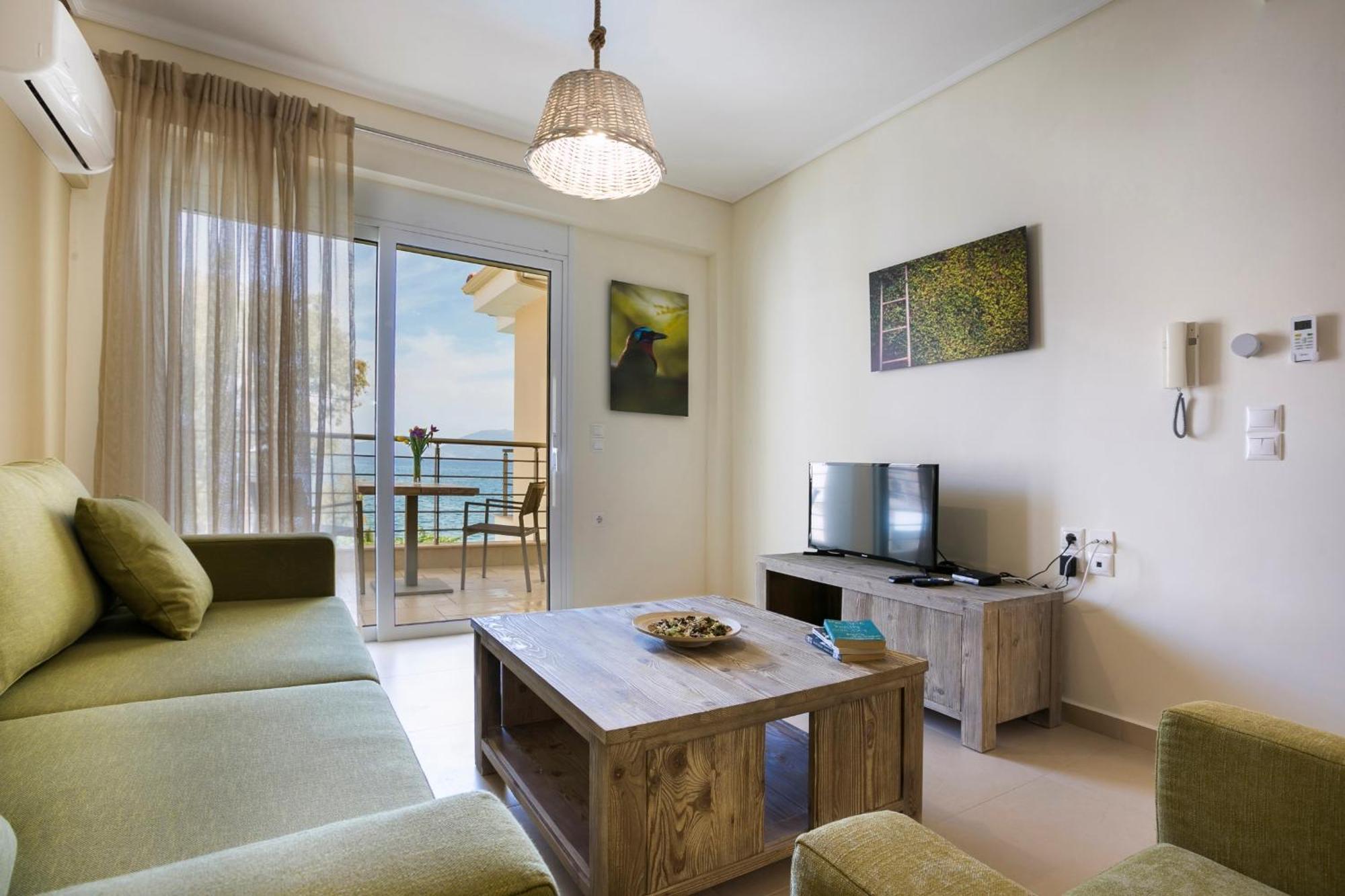 Meliti Waterfront Suites Karavomylos Eksteriør bilde